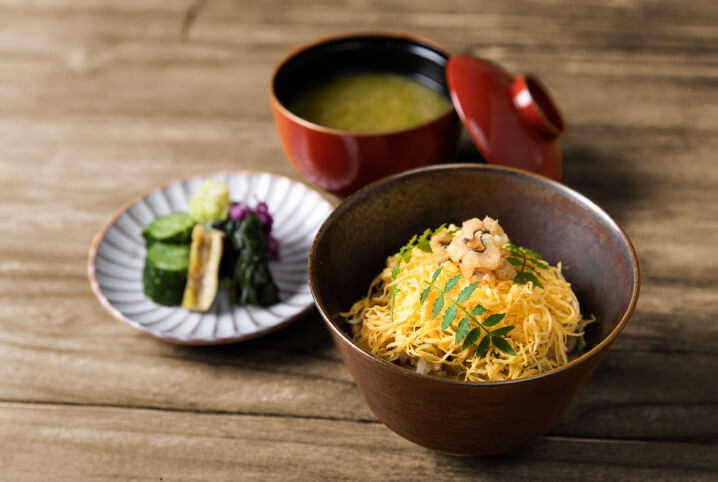 rice cooked with hamo (hamo no gohan), miso soup, pickles